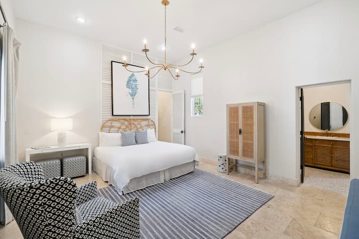 1st Floor - Primary King Suite