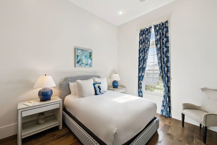 2nd Floor - Queen Guest Suite