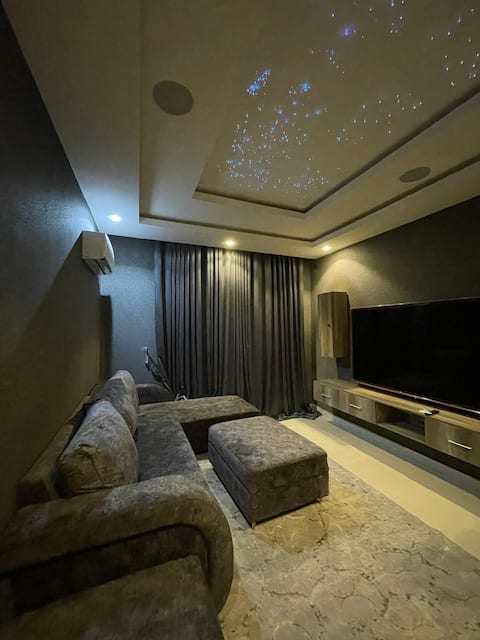 5 star Plush Home. Guzape, Abuja
