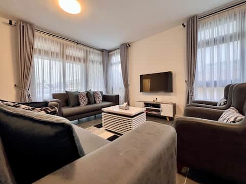 3br Townhome | WiFi + Pool | 10mins from Aburi