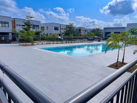 3br Townhome | WiFi + Pool | 10mins from Aburi