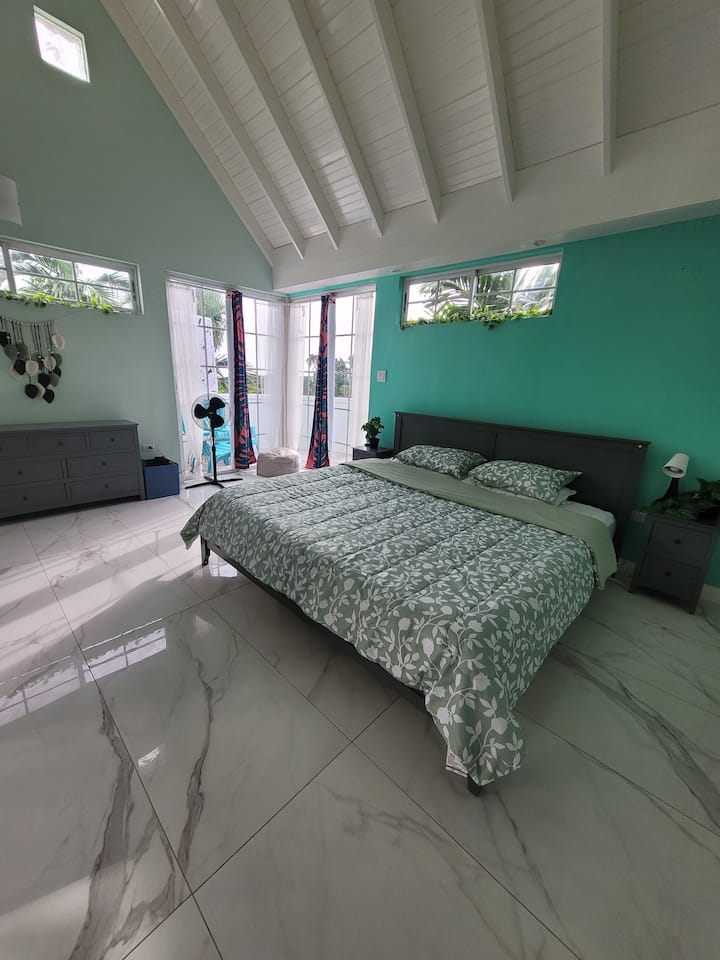 นอนสบายๆในห้องนอนใหญ่ที่กว้างขวางของเรา