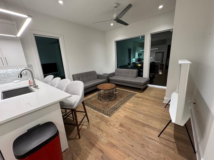 Familia/sala de concepto abierto en el nivel principal (segundo) 