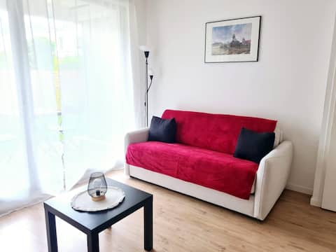 Nice 2-room apartment with terrace, near train station