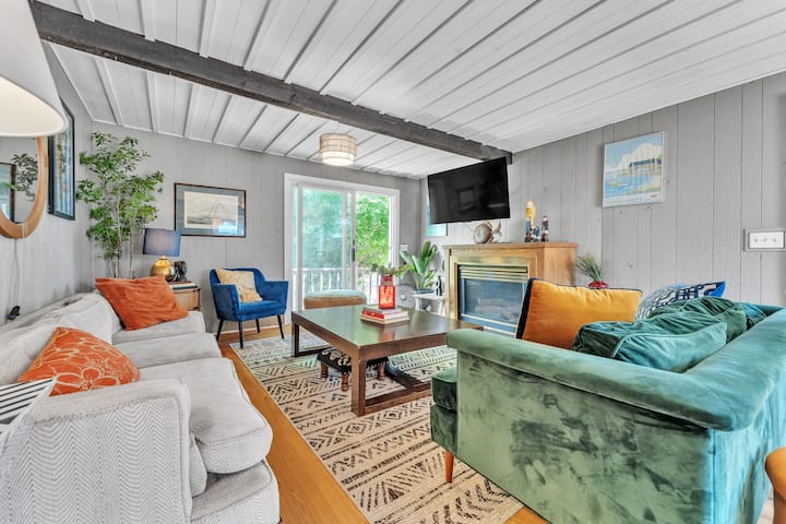 Luminosas, atrevidas y alegres: las puertas correderas se abren en ambos sentidos para que el interior y el exterior fluyan y se creen infinitas sensaciones.