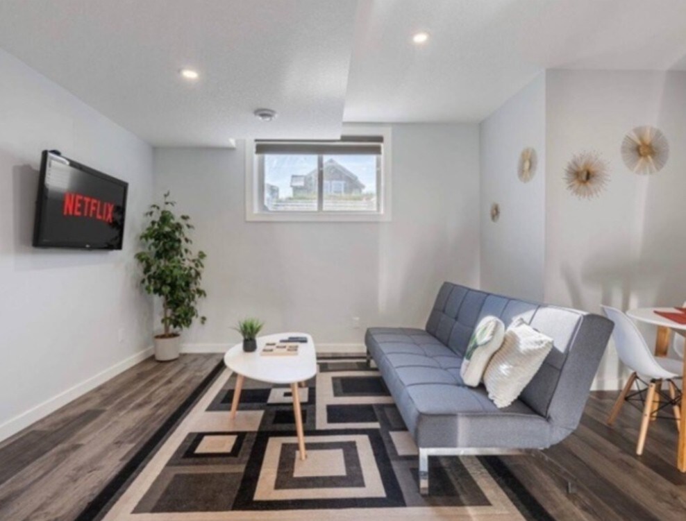 ¡Acogedor e increíble 1B1B cerca de YYC! Casas en renta en Calgary