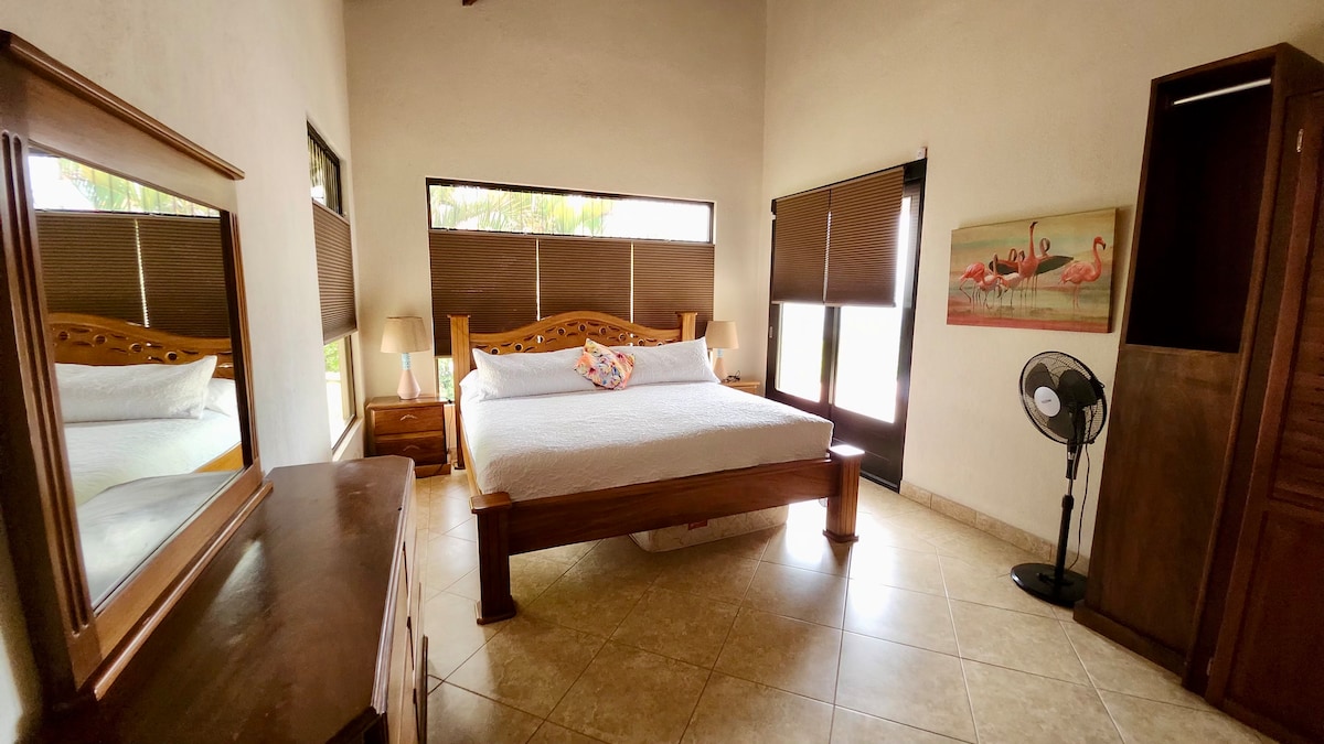 غرفة النوم 3 في البيت الرئيسي.