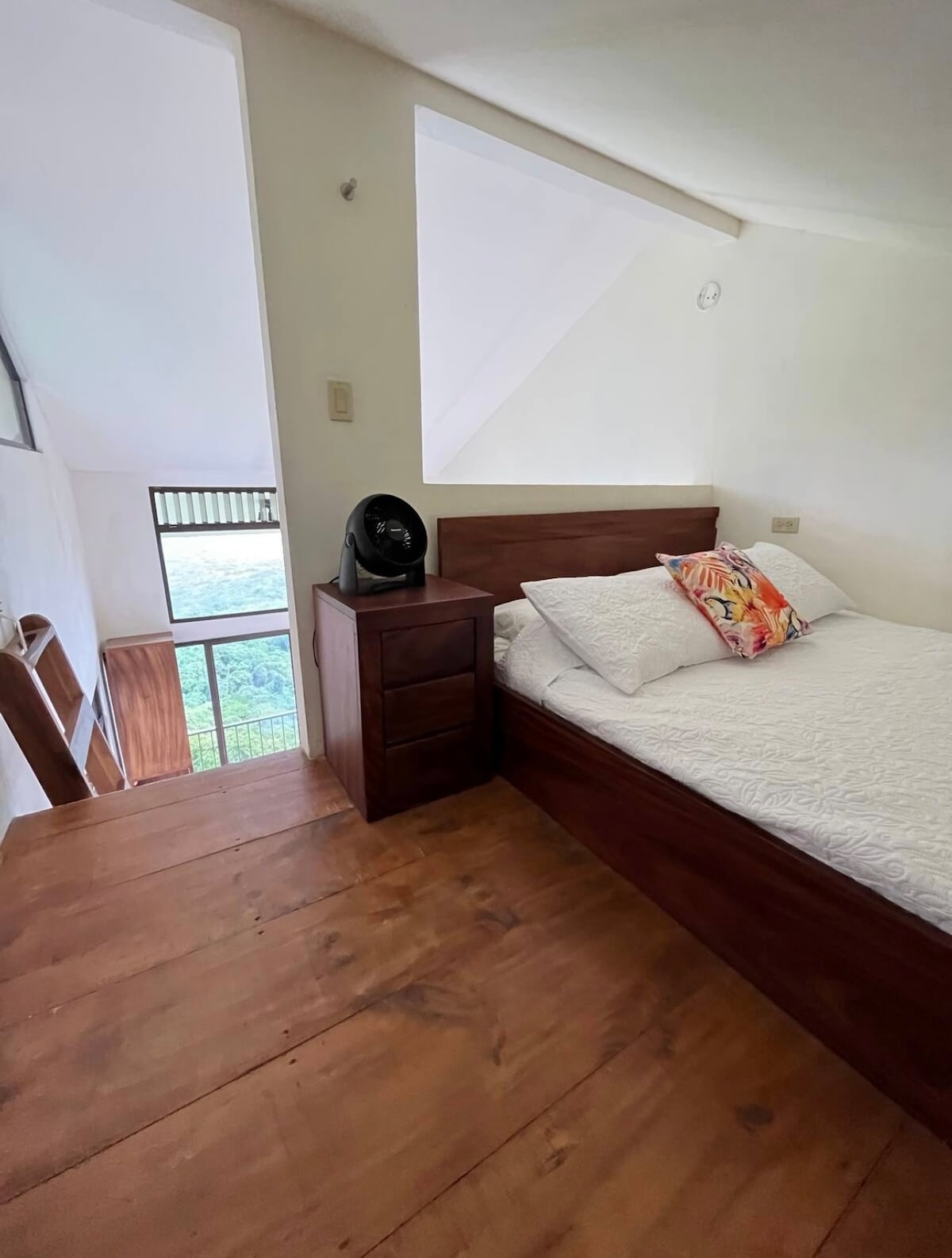 غرفة النوم 8 في كاسيتا الكبيرة (في شقة علوية تطل على الوادي).