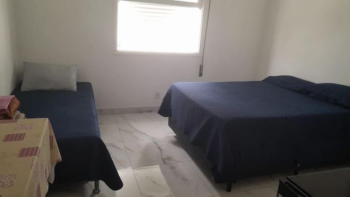 1 cama doble y 1 cama doble.