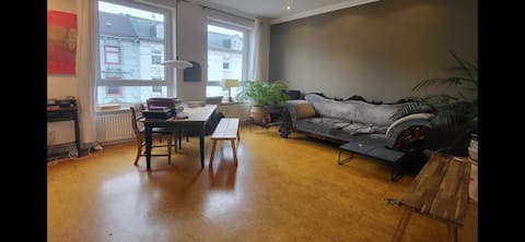 Leistungsstarkes Airbnb: Old building apartment in the middle of Ottensen, 80 square meters, 3rd floor in Ottensen