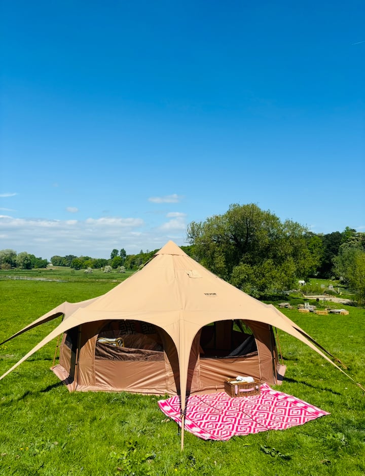 Hertford Farm Riverside Yurt Firepit Bbq - Stevenage