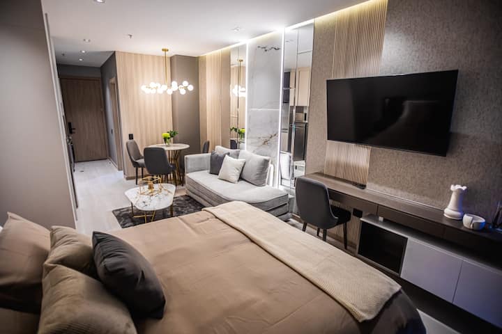 Hermoso Estudio, Lujoso Y Cómodo - Quito