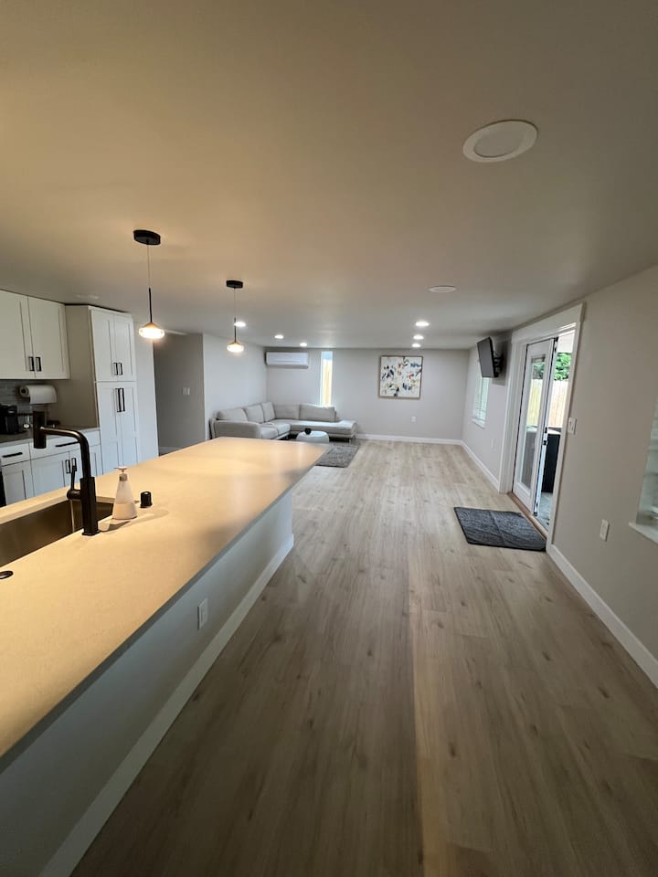 Beautiful 2 Br Studio Desmoines - Kent, WA