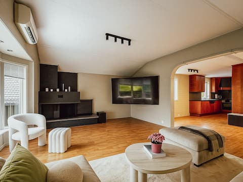 Successful Airbnb property: House w/jacuzzi 15 min from Trondheim! in Heimdal