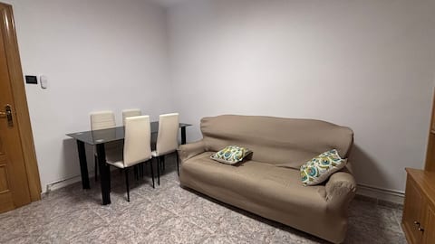 Anuncio de Airbnb popular: Casa Gran via Calasparra en Región De Murcia