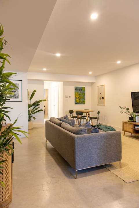 Successful Airbnb property: Spacious basement suite steps from Locke St. in Hamilton