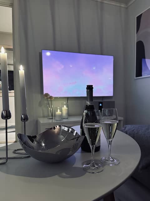 Center. Three bedrooms. Parking.