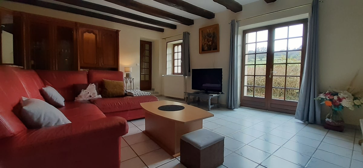 Popular Airbnb listing: Lake house in Autun