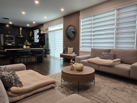 Successful Airbnb property: *LUXE* 3BR Stay | Designer Touches + Private Patio in Barrhaven West