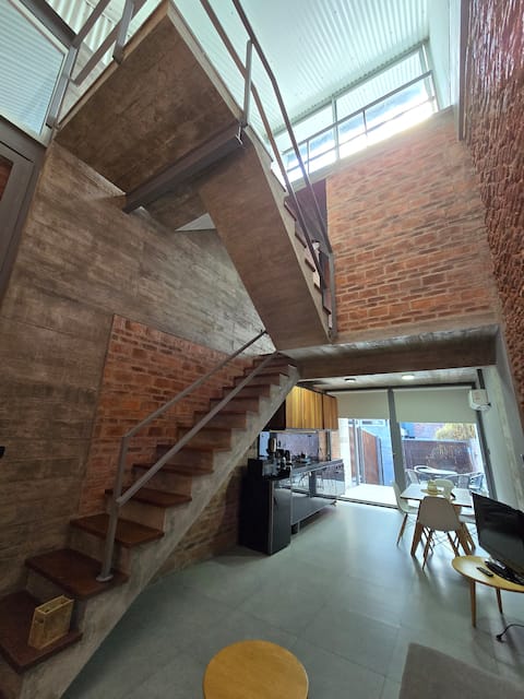 Style and history in apt. B.
