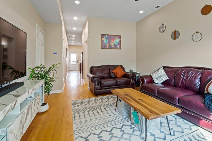 Wrigley stadium abode! gallery image 3