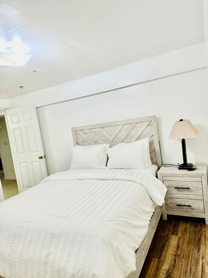 Удобен и удобен брачен кревет