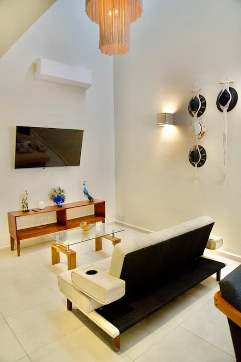 Top Airbnb: Casa Pavo Real: Fully A/C Luxury Oasis in San Nicolas
