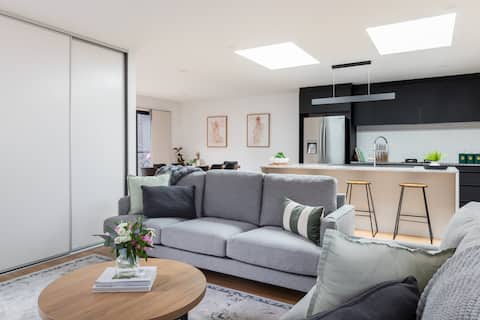 Top performing Airbnb: The Crescent, a modern townhouse near LGH & parks in City Of Launceston