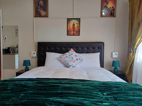 OakwayGuestSuite3|Prvate 1 Bed|Bath|Kitchen|Aircon