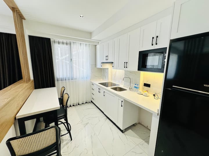 Rose Point Residence 3 Bedroom - Maslak