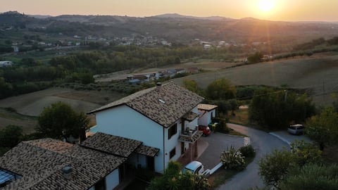 Country Home with Pool, Jacuzzi, Home Theatre