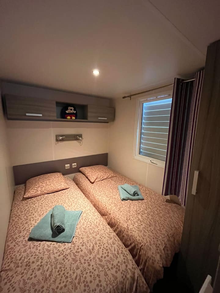 Bedroom with 2 single beds, towels, sheets, duvet