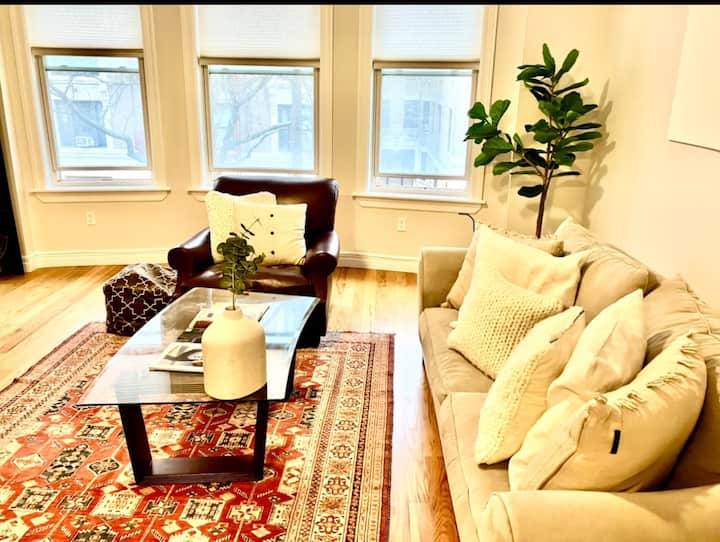 Chic Brownstone Retreat - Englewood, NJ