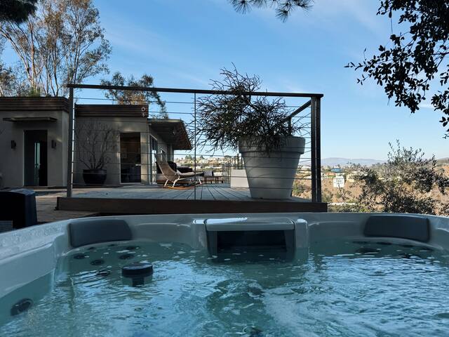 Secluded Luxury Retreat in LA gallery image 2