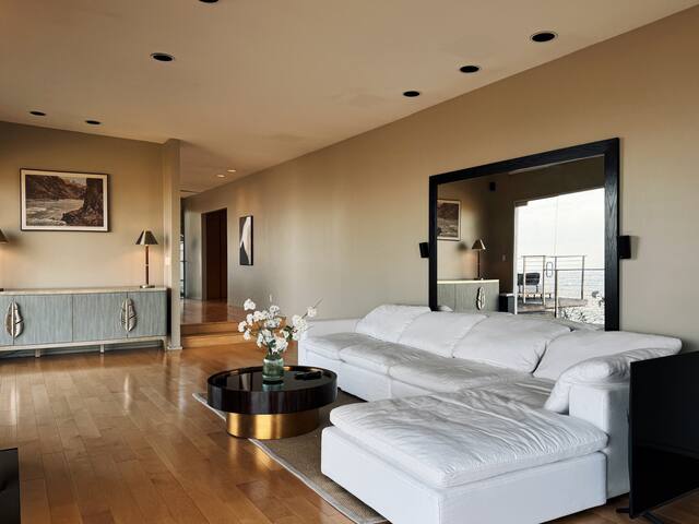 Secluded Luxury Retreat in LA gallery image 5