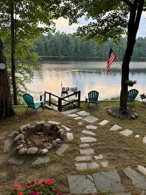Tranquil Lakeside Getaway at Hogan Pond