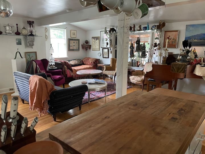 1830's Cobblestone Cottage - Saratoga Springs, NY