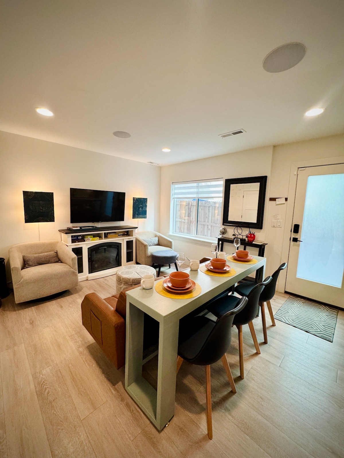 Successful Airbnb property: Oasis on the Park in Jefferson Park