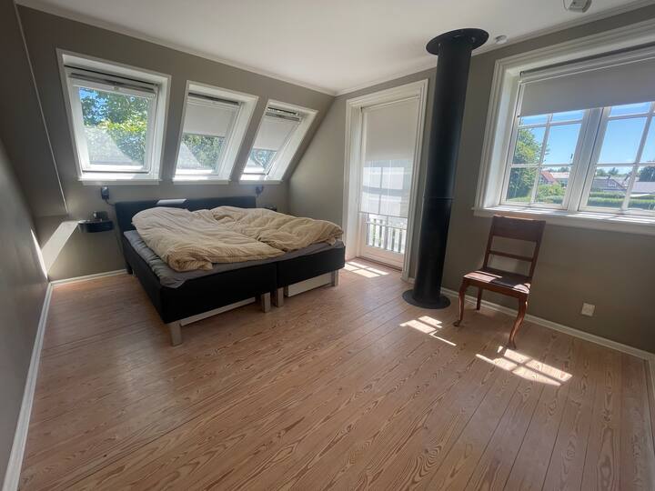 带180厘米床的卧室。 