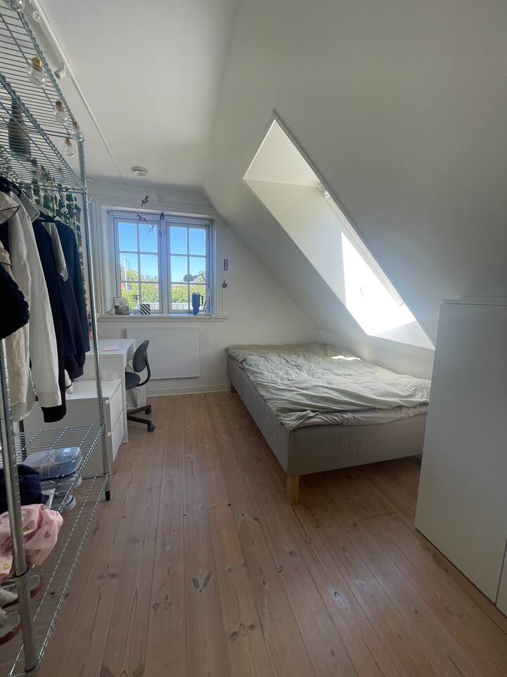 卧室配有120厘米床。 