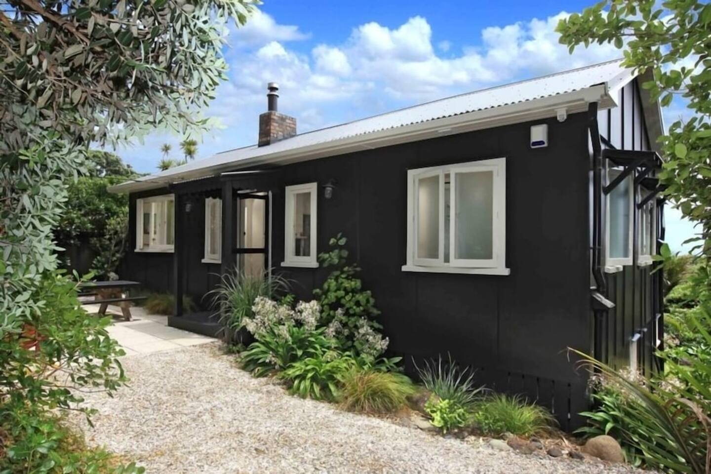 A Perfect Place In Piha.
1930’s Kiwi Bach. 2
