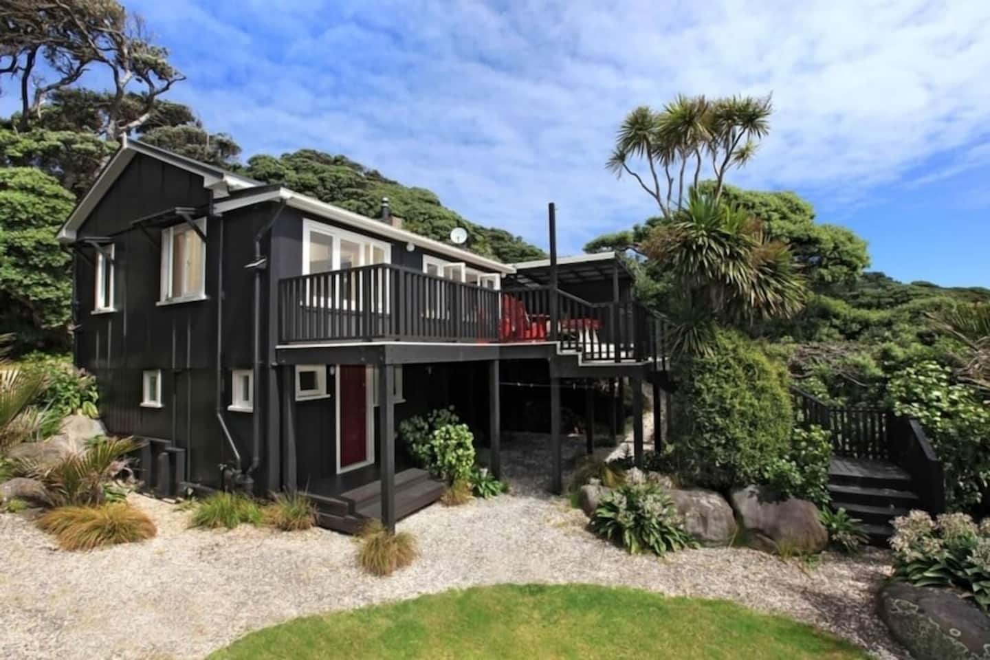 A Perfect Place In Piha.
1930’s Kiwi Bach. 3