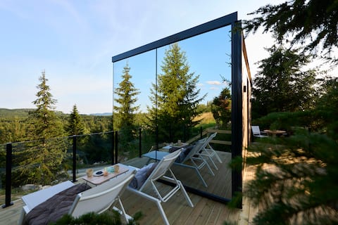 Exclusive mirror cabin Lys with Norwegian design