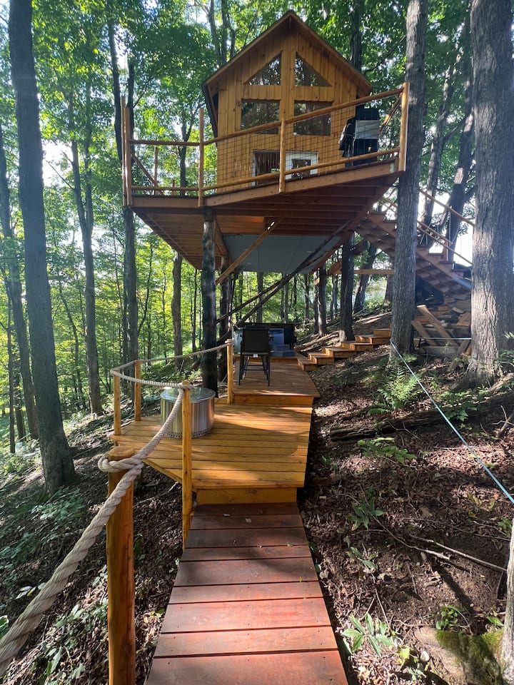 Green Mtn. Treehouse/w Hot tub