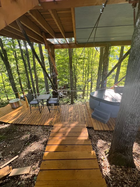 Green Mtn. Treehouse/w Hot tub