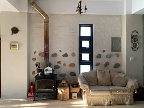 A little dewed quadruple room next to the stream