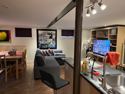 Successful Airbnb property: Pearl’s Place Chic and Cozy Suite Steps to Lake. in Etobicoke—Lakeshore