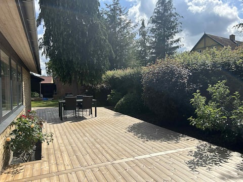 Modern bright villa - a stone's throw from the sea