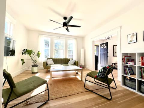 Successful Airbnb property: New modern 2bd condo: free parking/near train in Roslindale