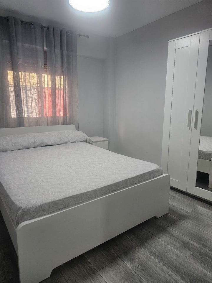 Apartamento Tranquilo. Larga Estancia, 3 Habitac - Alicante